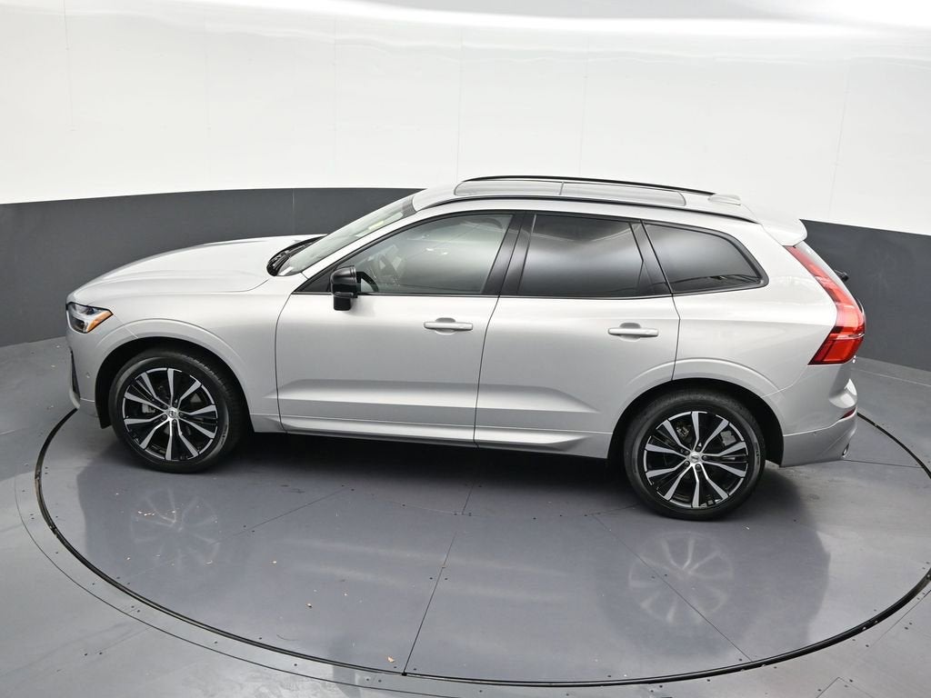 2024 Volvo XC60 Plus Dark Theme