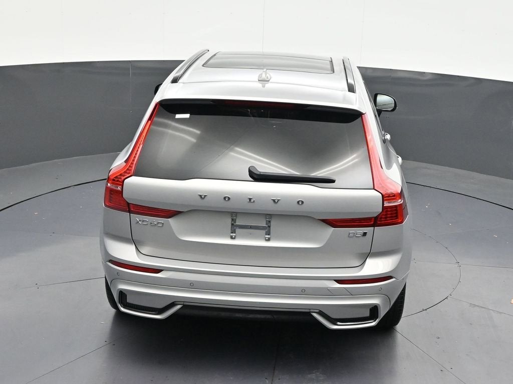 2024 Volvo XC60 Plus Dark Theme