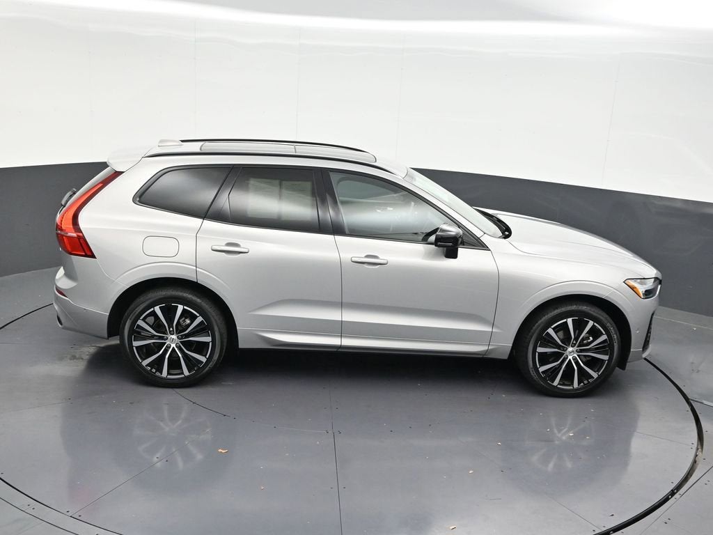 2024 Volvo XC60 Plus Dark Theme