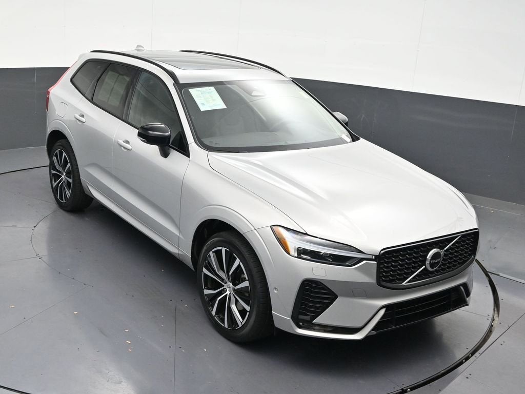 2024 Volvo XC60 Plus Dark Theme