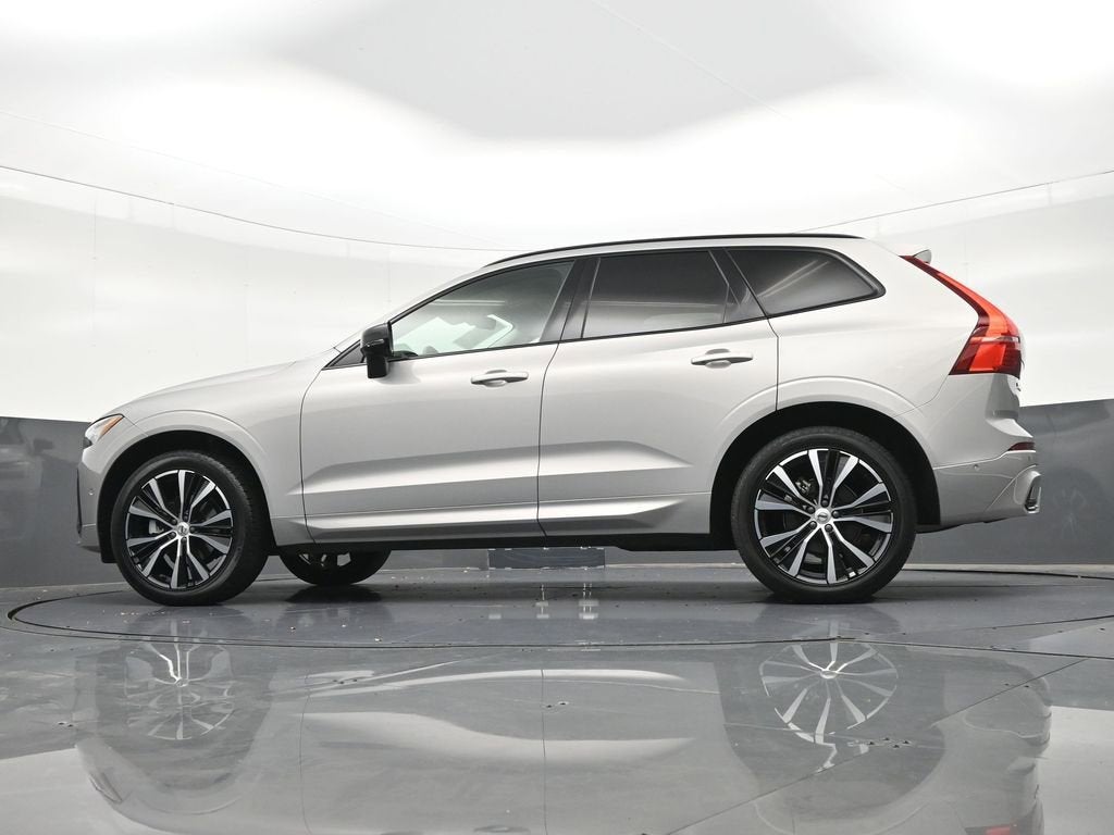 2024 Volvo XC60 Plus Dark Theme