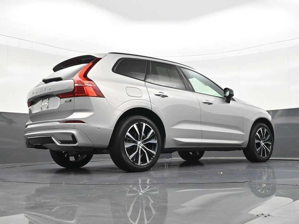 2024 Volvo XC60 Plus Dark Theme