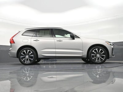 2024 Volvo XC60 Plus Dark Theme