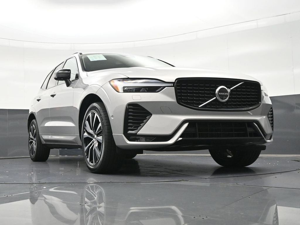 2024 Volvo XC60 Plus Dark Theme