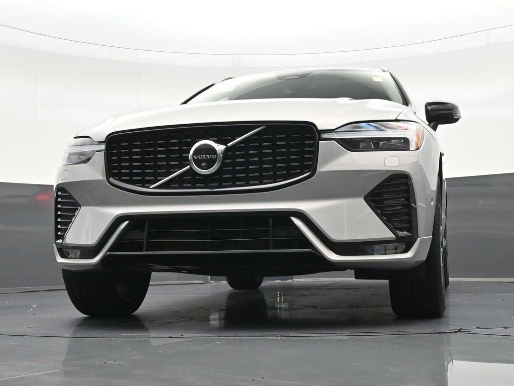 2024 Volvo XC60 Plus Dark Theme