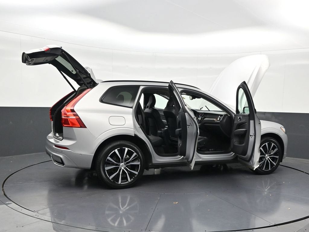 2024 Volvo XC60 Plus Dark Theme