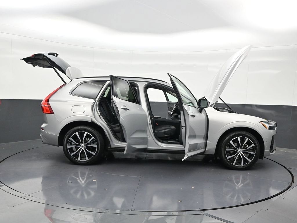 2024 Volvo XC60 Plus Dark Theme