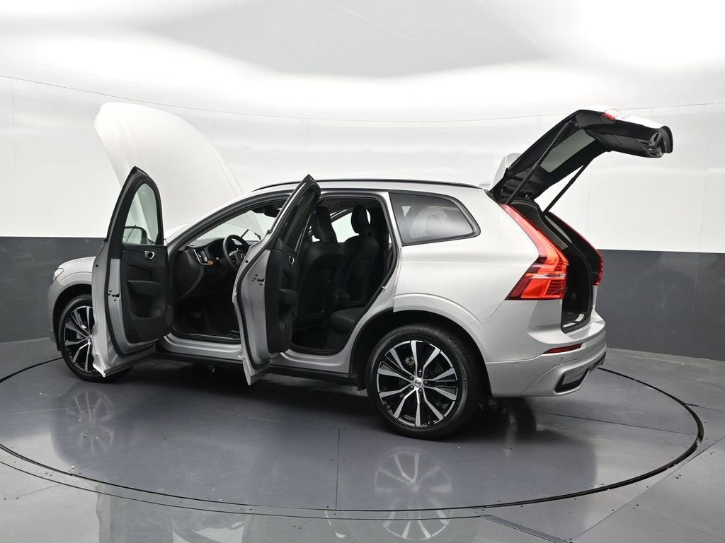 2024 Volvo XC60 Plus Dark Theme