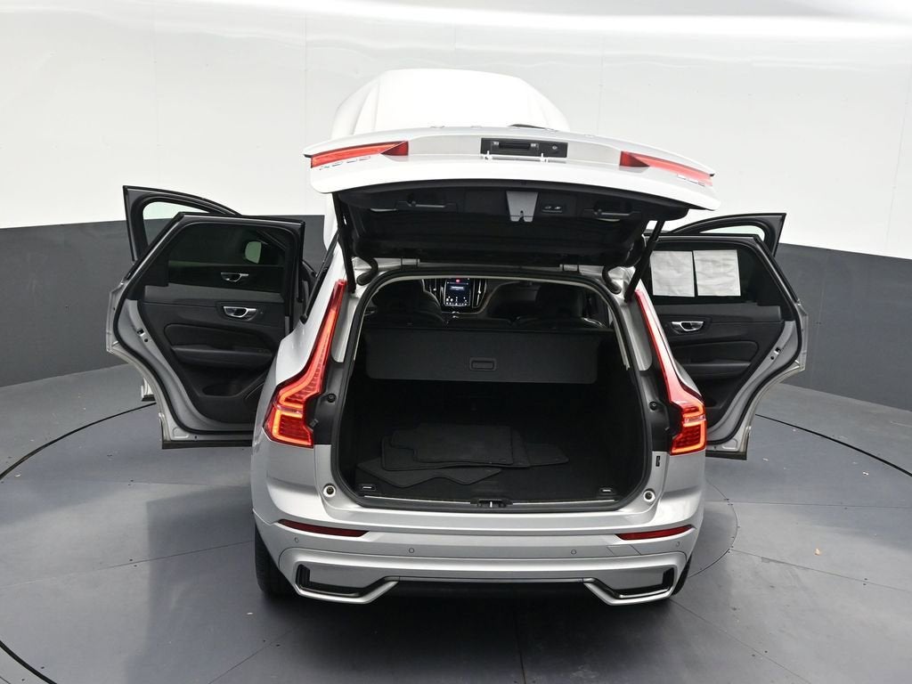2024 Volvo XC60 Plus Dark Theme