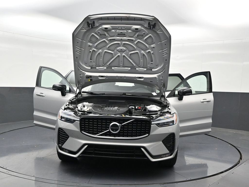 2024 Volvo XC60 Plus Dark Theme