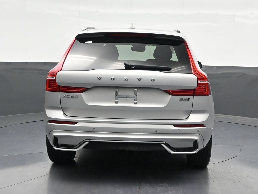 2024 Volvo XC60 Plus Dark Theme