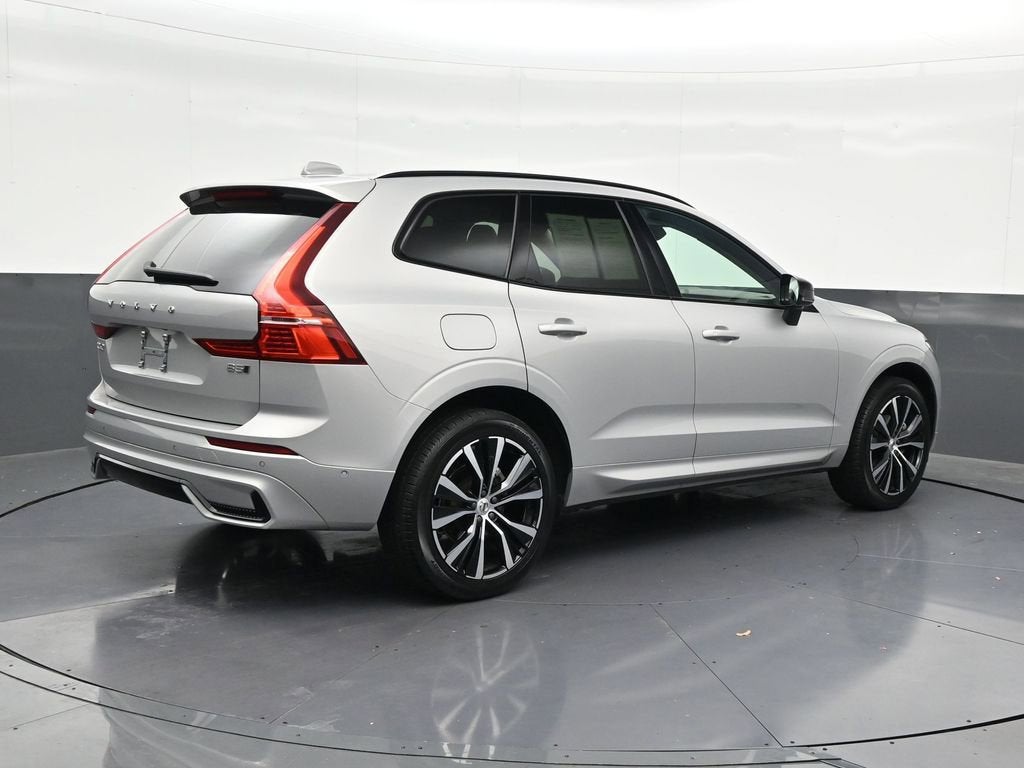 2024 Volvo XC60 Plus Dark Theme