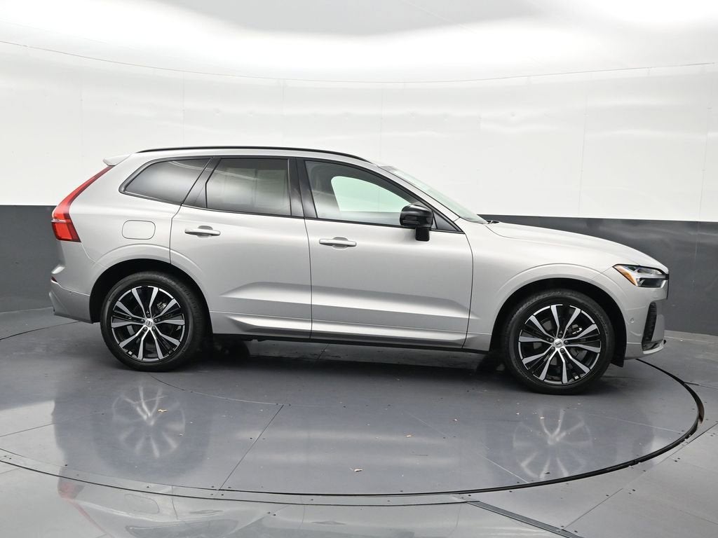 2024 Volvo XC60 Plus Dark Theme