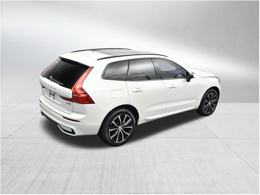 2024 Volvo XC60 Plus Dark Theme