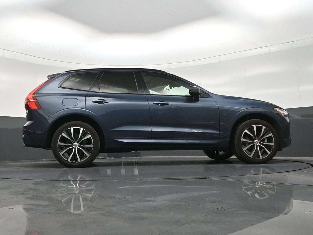 2024 Volvo XC60 B5 Plus Dark Theme