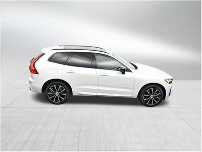 2024 Volvo XC60 Plus Dark Theme