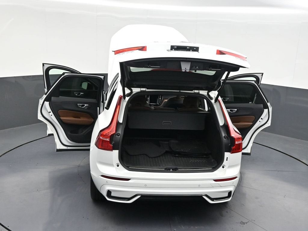 2024 Volvo XC60 Plus Dark Theme