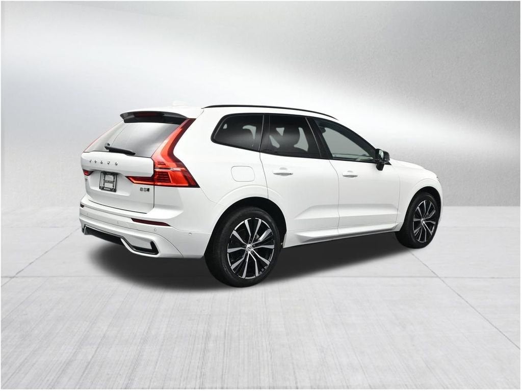 2024 Volvo XC60 Plus Dark Theme
