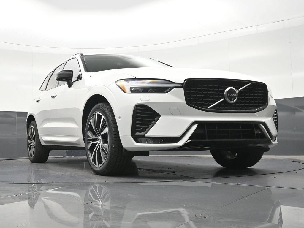 2024 Volvo XC60 B5 Plus Dark Theme