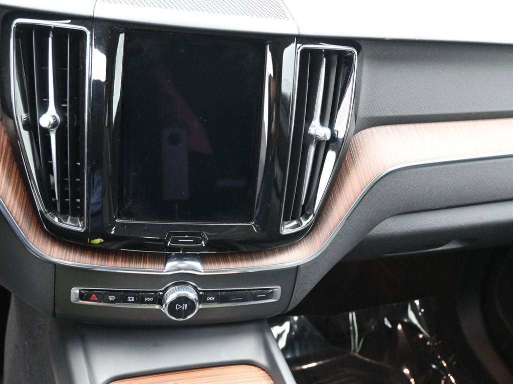 2024 Volvo XC60 Plus Dark Theme