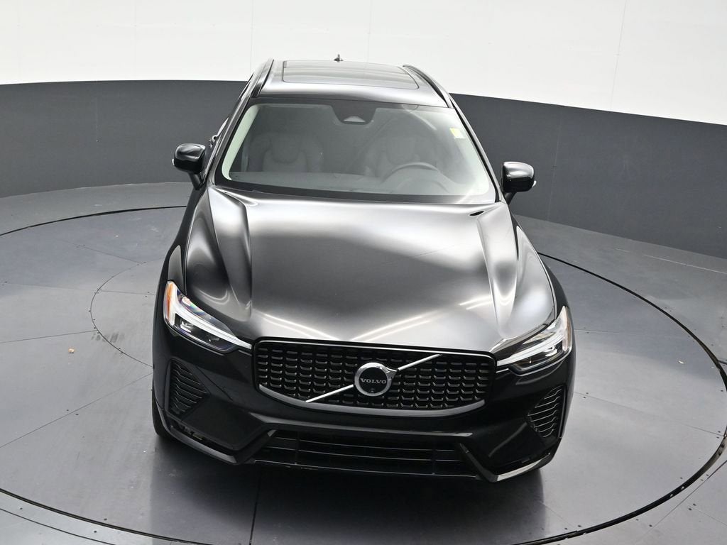 2024 Volvo XC60 Plus Dark Theme