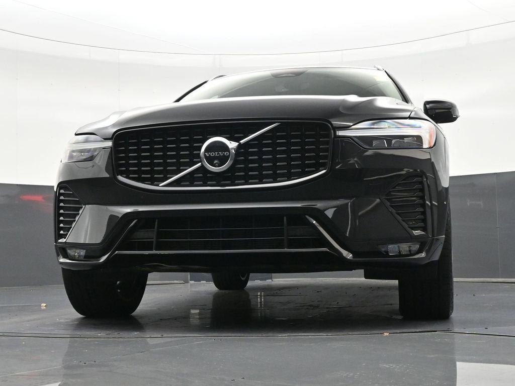 2024 Volvo XC60 Plus Dark Theme