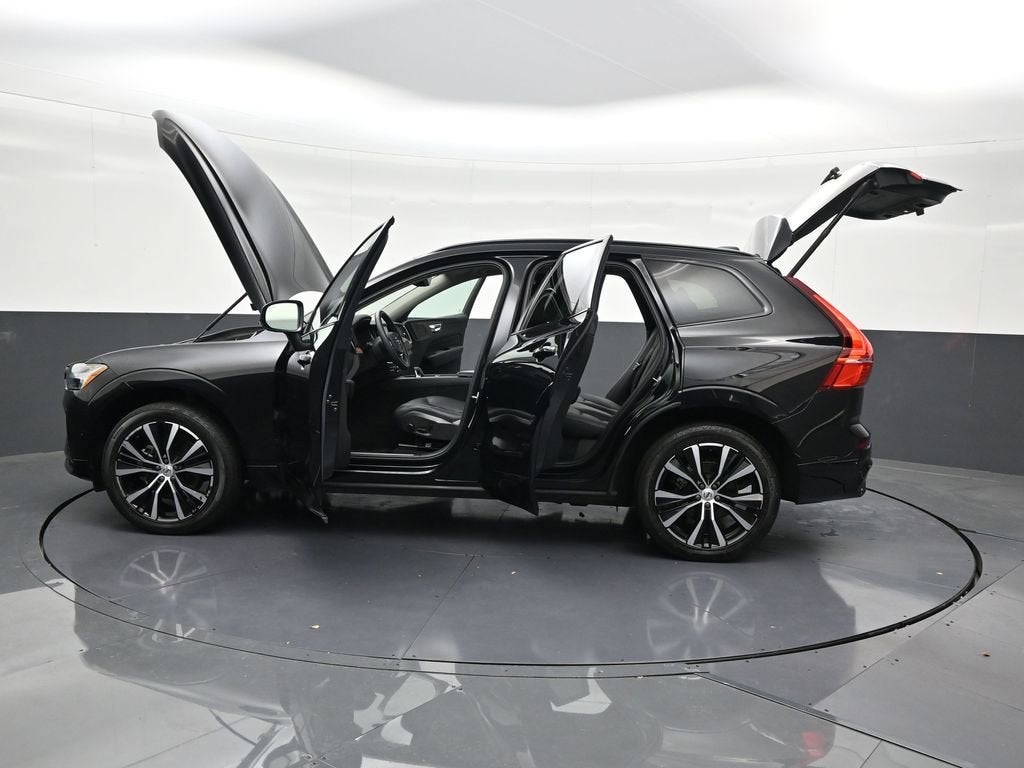 2024 Volvo XC60 Plus Dark Theme