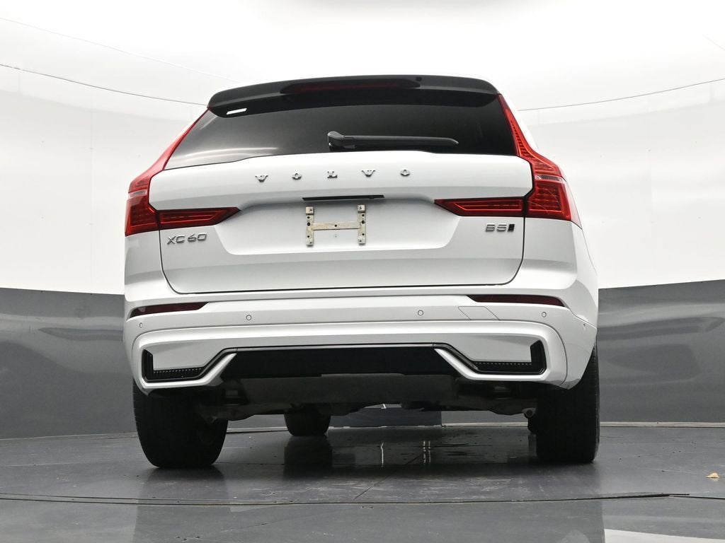 2024 Volvo XC60 Plus Dark Theme