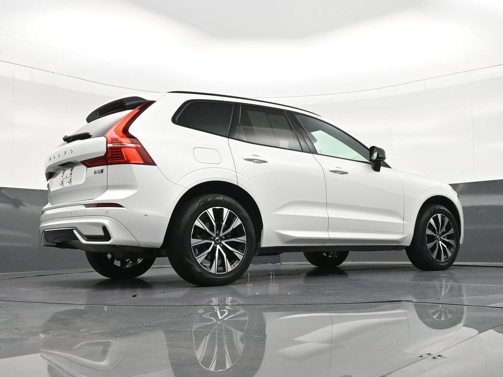 2024 Volvo XC60 Plus Dark Theme