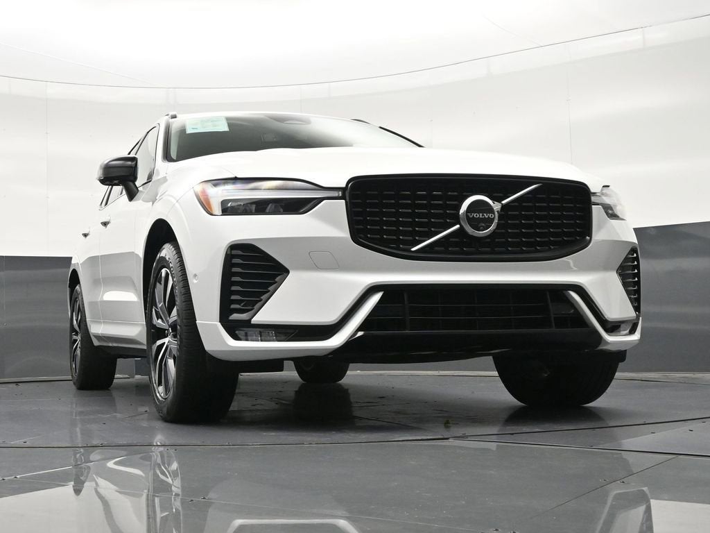 2024 Volvo XC60 Plus Dark Theme