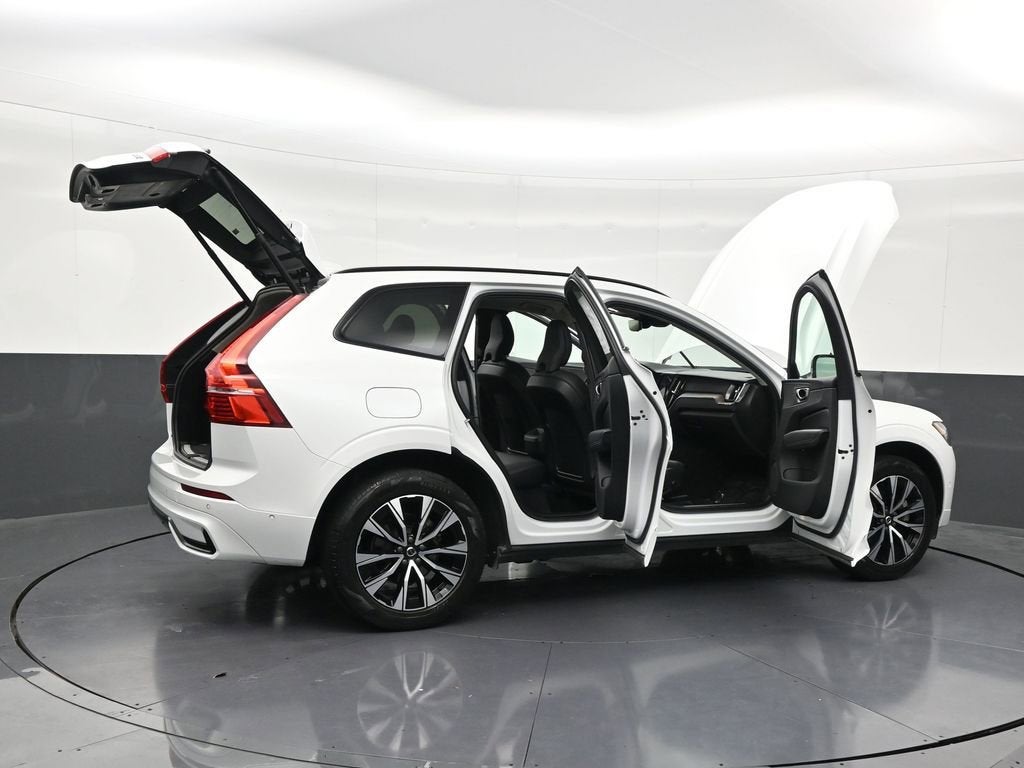 2024 Volvo XC60 Plus Dark Theme