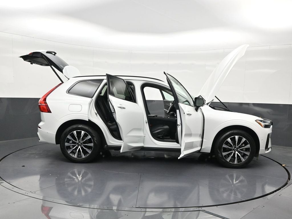 2024 Volvo XC60 Plus Dark Theme