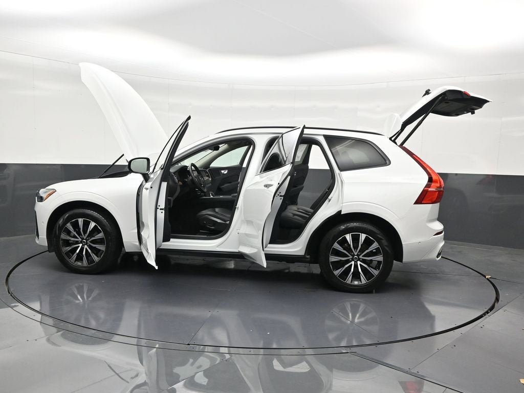 2024 Volvo XC60 Plus Dark Theme