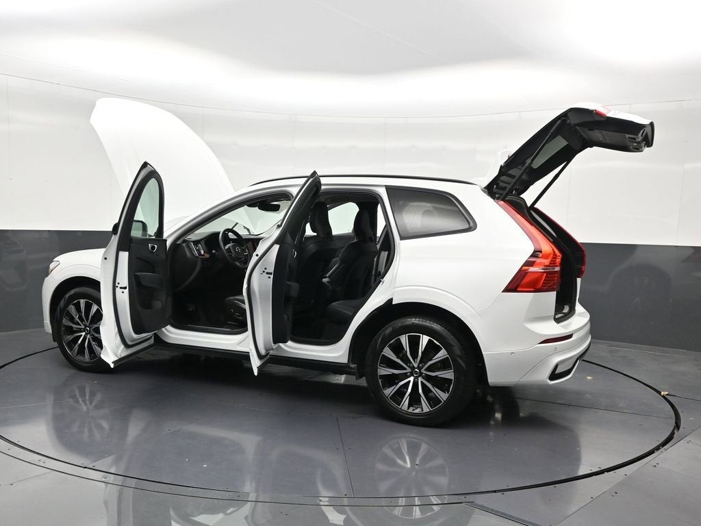 2024 Volvo XC60 Plus Dark Theme