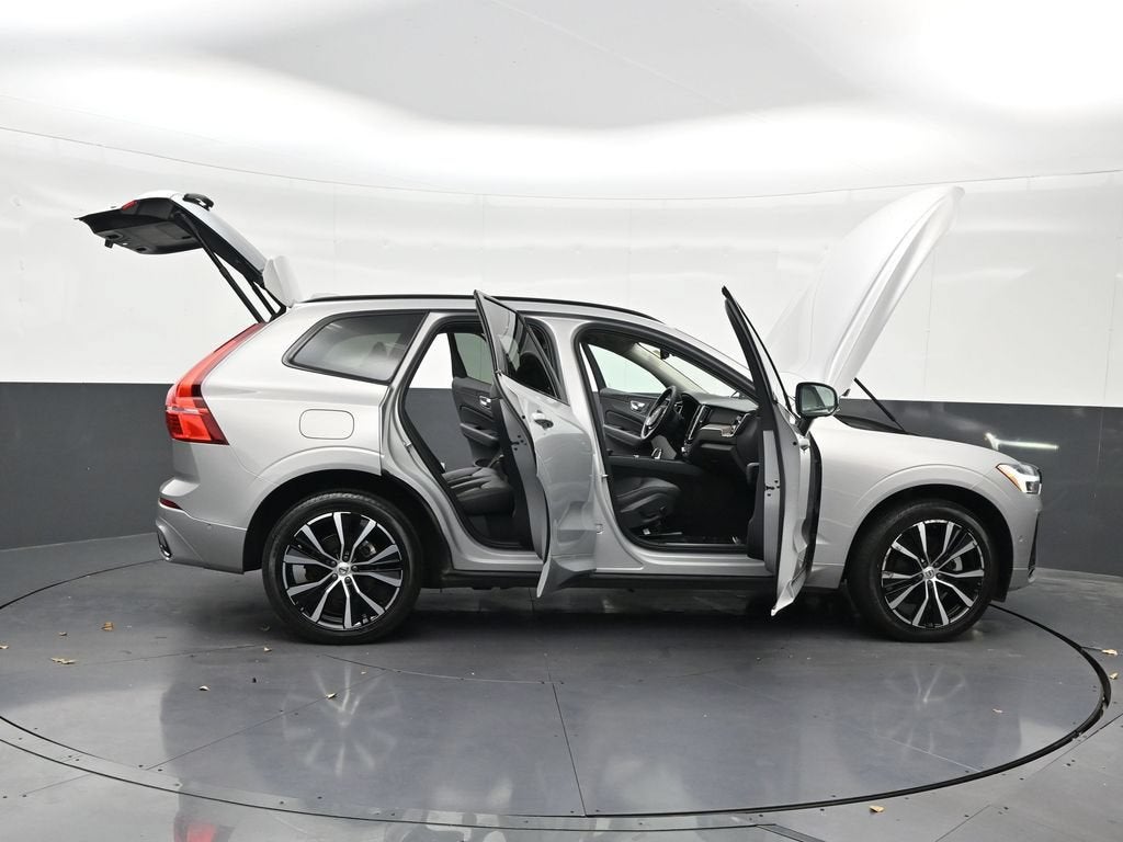 2024 Volvo XC60 B5 Plus Dark Theme