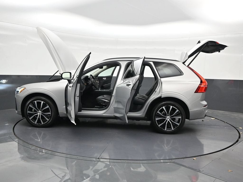 2024 Volvo XC60 B5 Plus Dark Theme