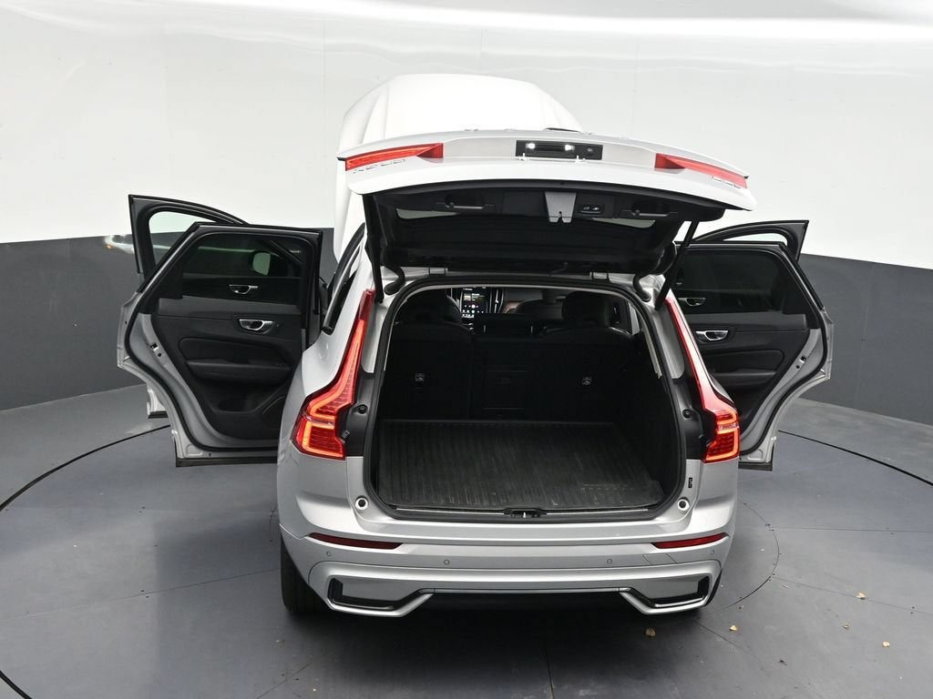 2024 Volvo XC60 B5 Plus Dark Theme