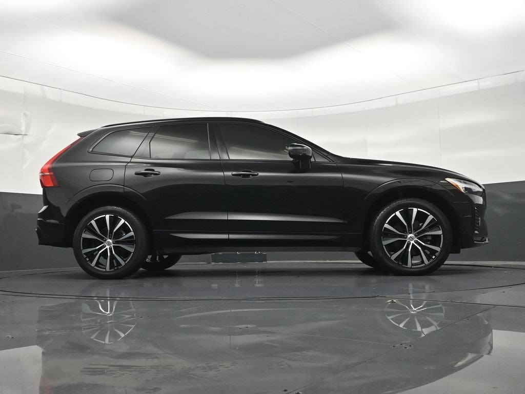2024 Volvo XC60 B5 Plus Dark Theme