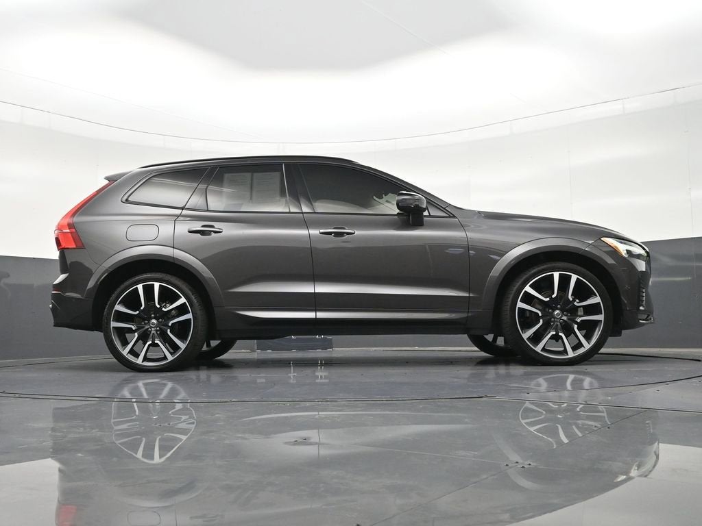 2024 Volvo XC60 Ultimate Dark Theme