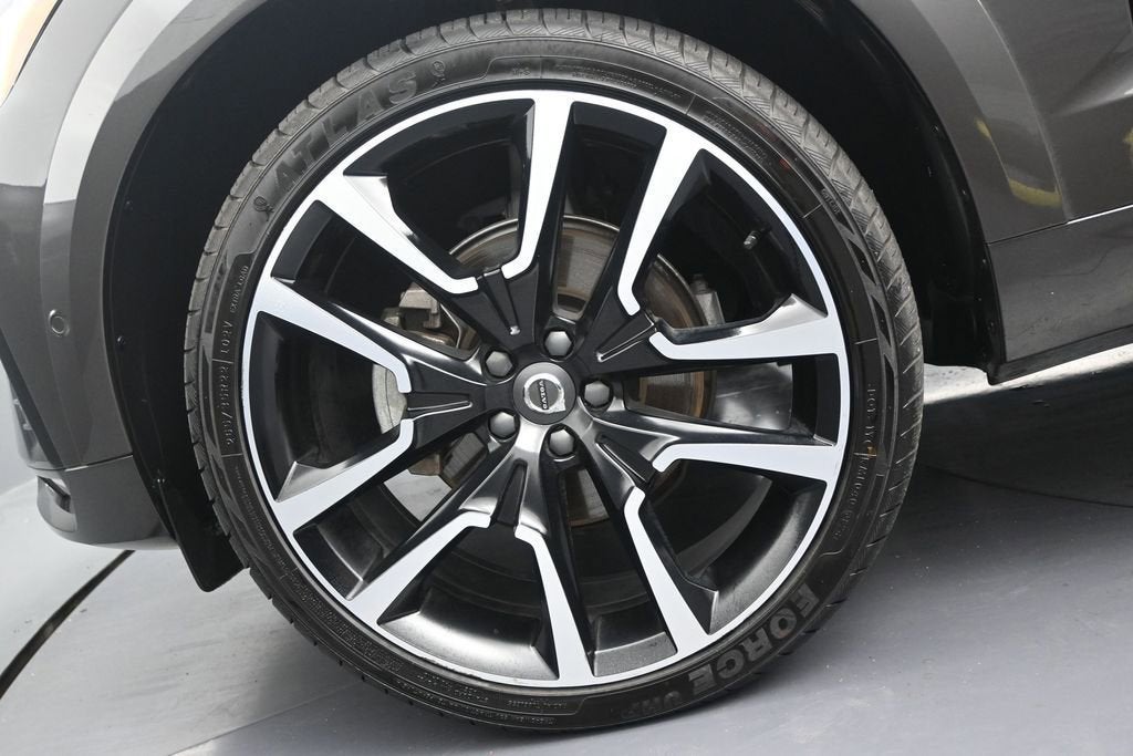 2024 Volvo XC60 Ultimate Dark Theme