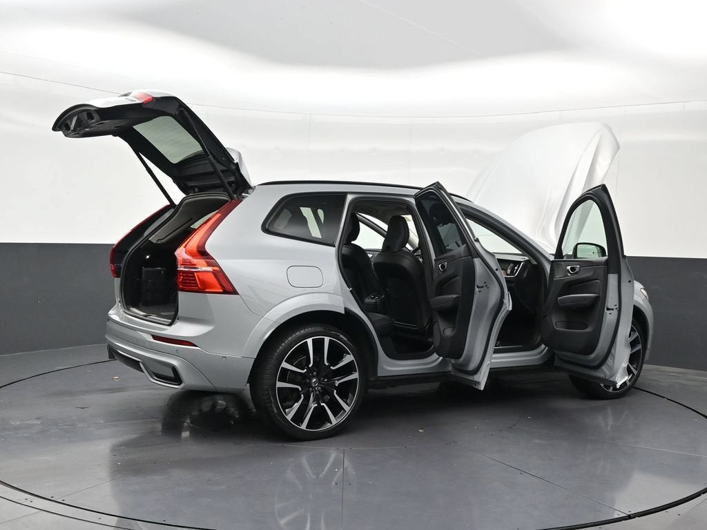 2024 Volvo XC60 Ultimate Dark Theme