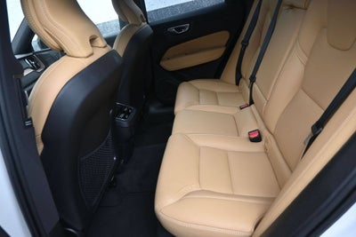 2024 Volvo XC60 B5 Ultimate Dark Theme