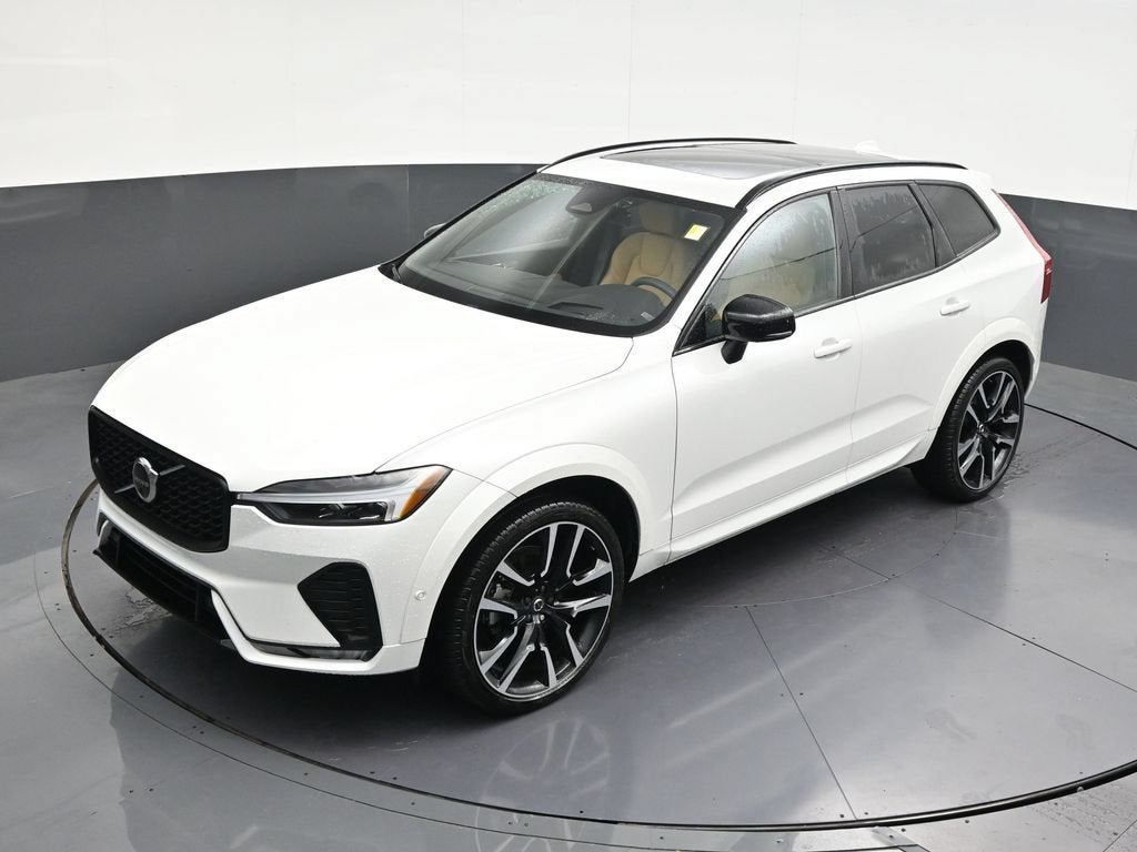 2024 Volvo XC60 B5 Ultimate Dark Theme