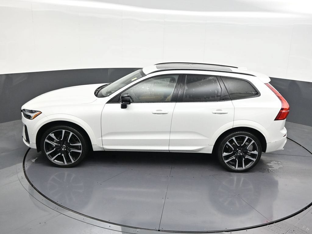 2024 Volvo XC60 B5 Ultimate Dark Theme