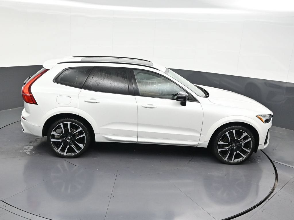 2024 Volvo XC60 B5 Ultimate Dark Theme