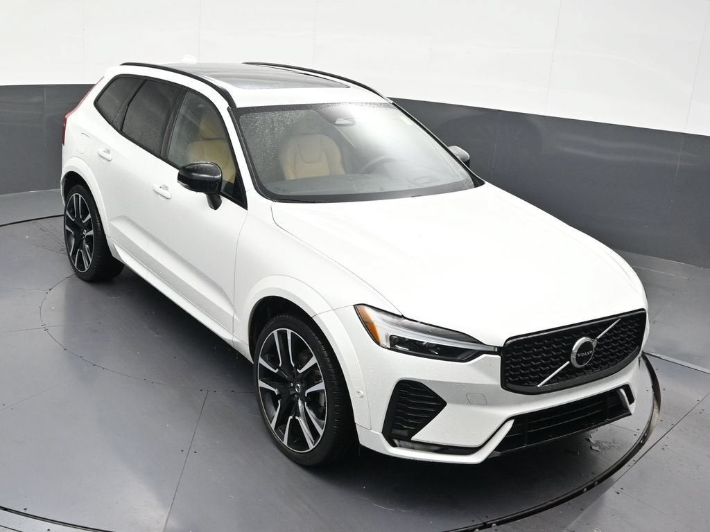 2024 Volvo XC60 B5 Ultimate Dark Theme