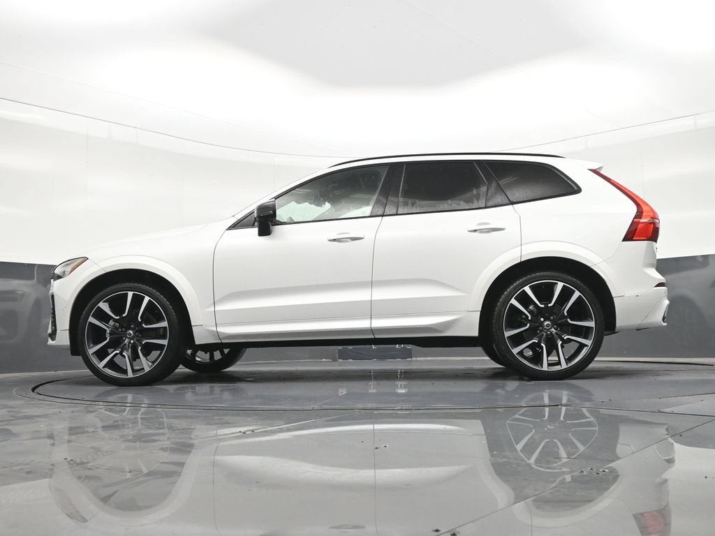 2024 Volvo XC60 B5 Ultimate Dark Theme