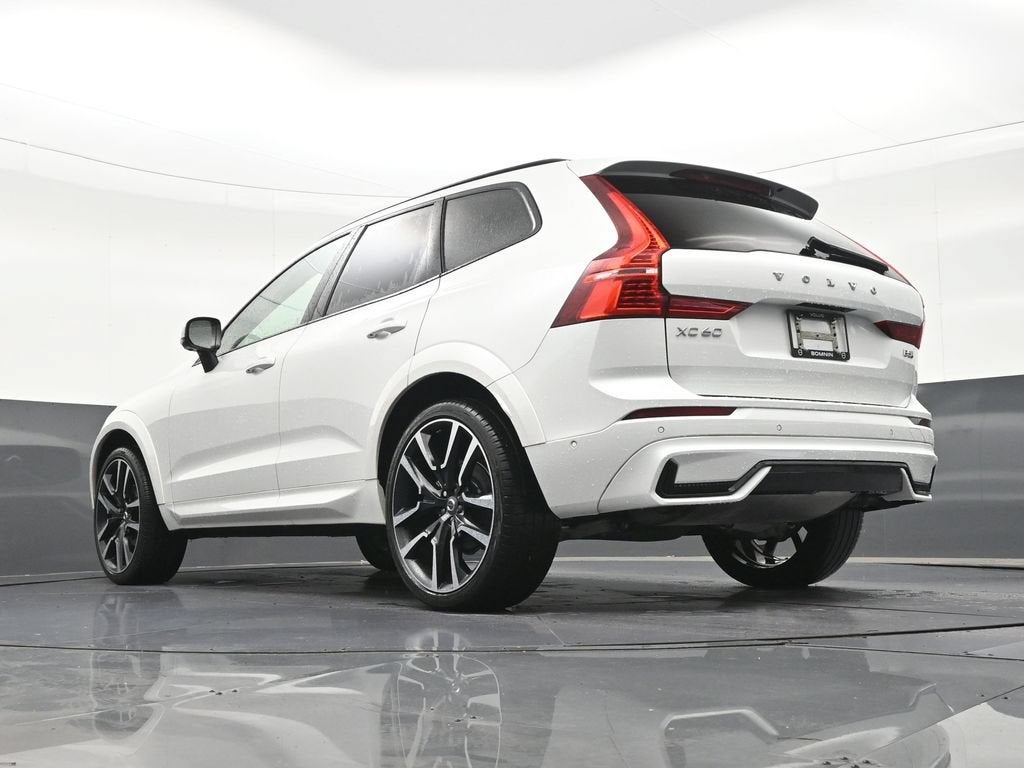 2024 Volvo XC60 B5 Ultimate Dark Theme