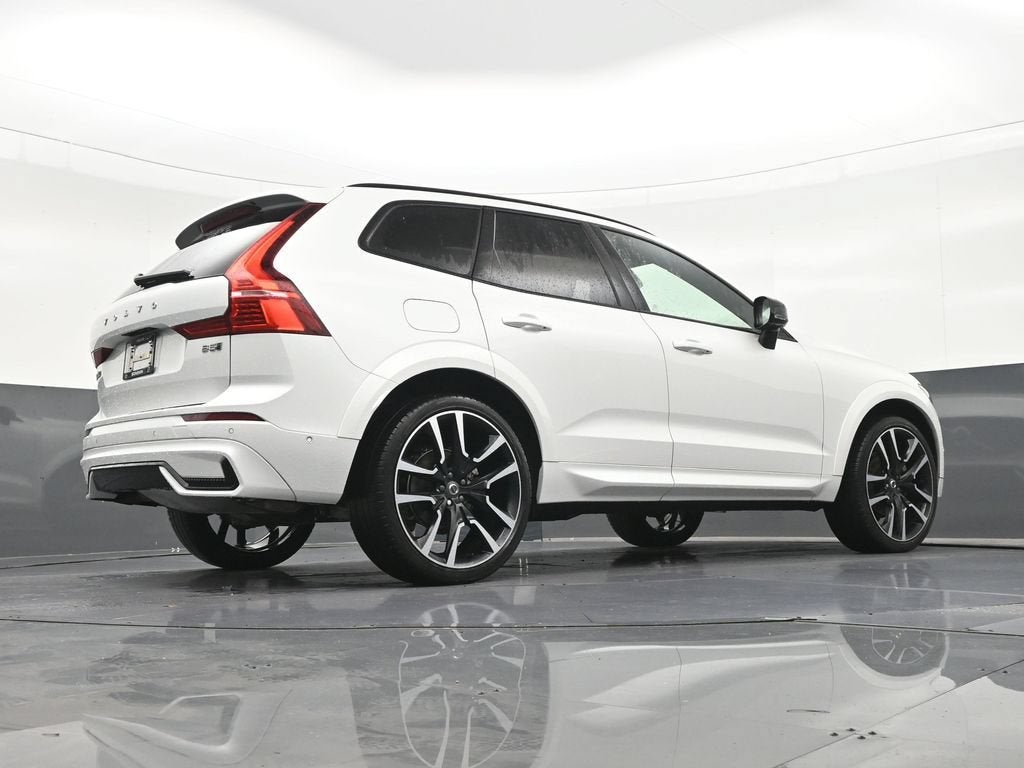 2024 Volvo XC60 B5 Ultimate Dark Theme