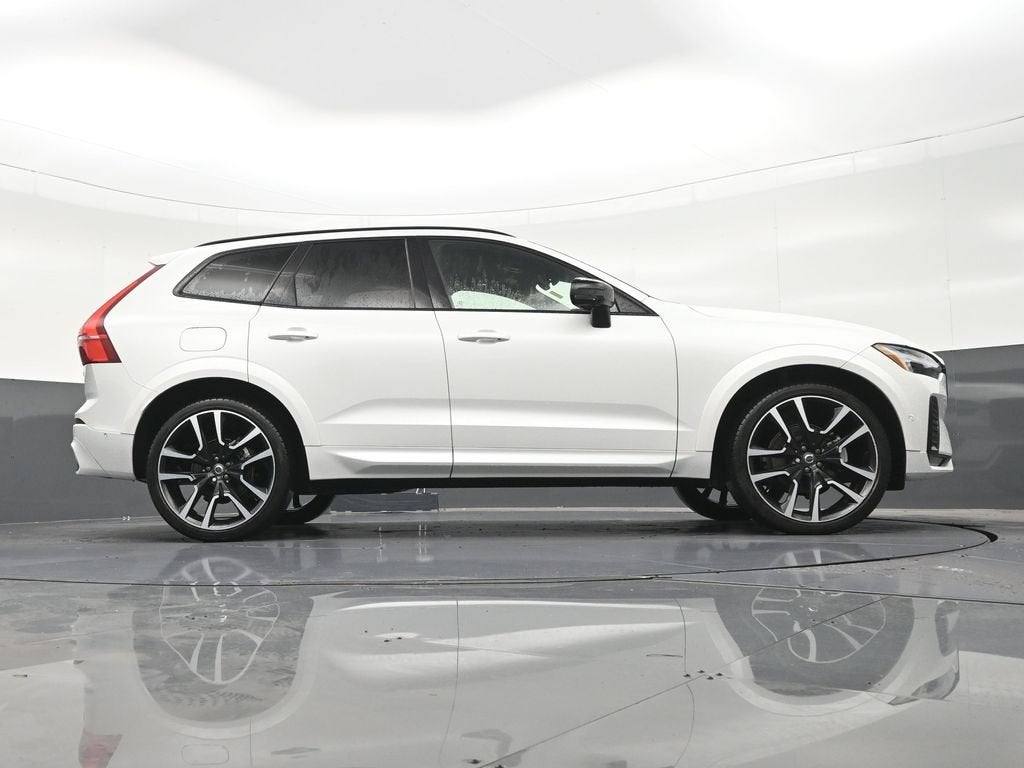 2024 Volvo XC60 B5 Ultimate Dark Theme
